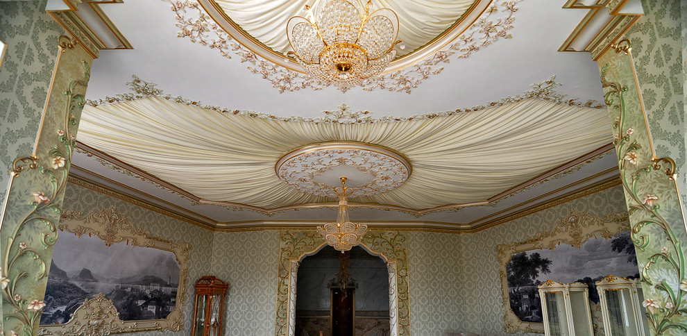 Гостиная в зелёном с золотом