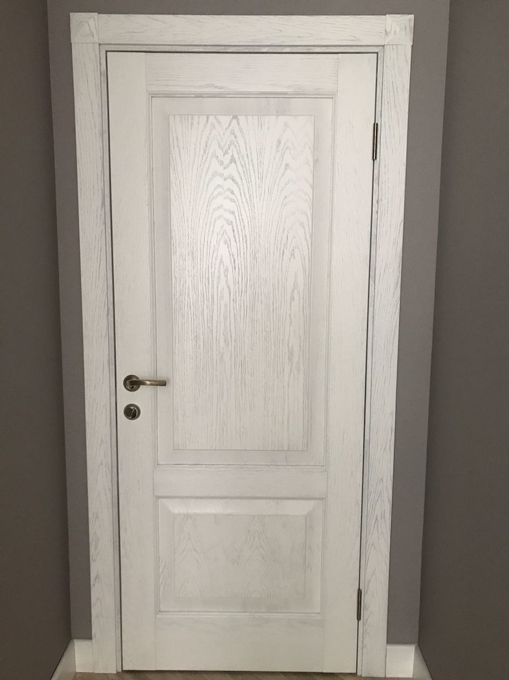 Дверь из массива дуба Belorawood модель Эпир 2 белая дверь с патиной серебо