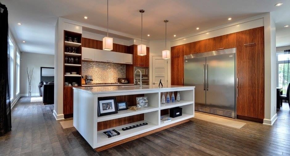 Inspiration for a modern kitchen in Montreal.