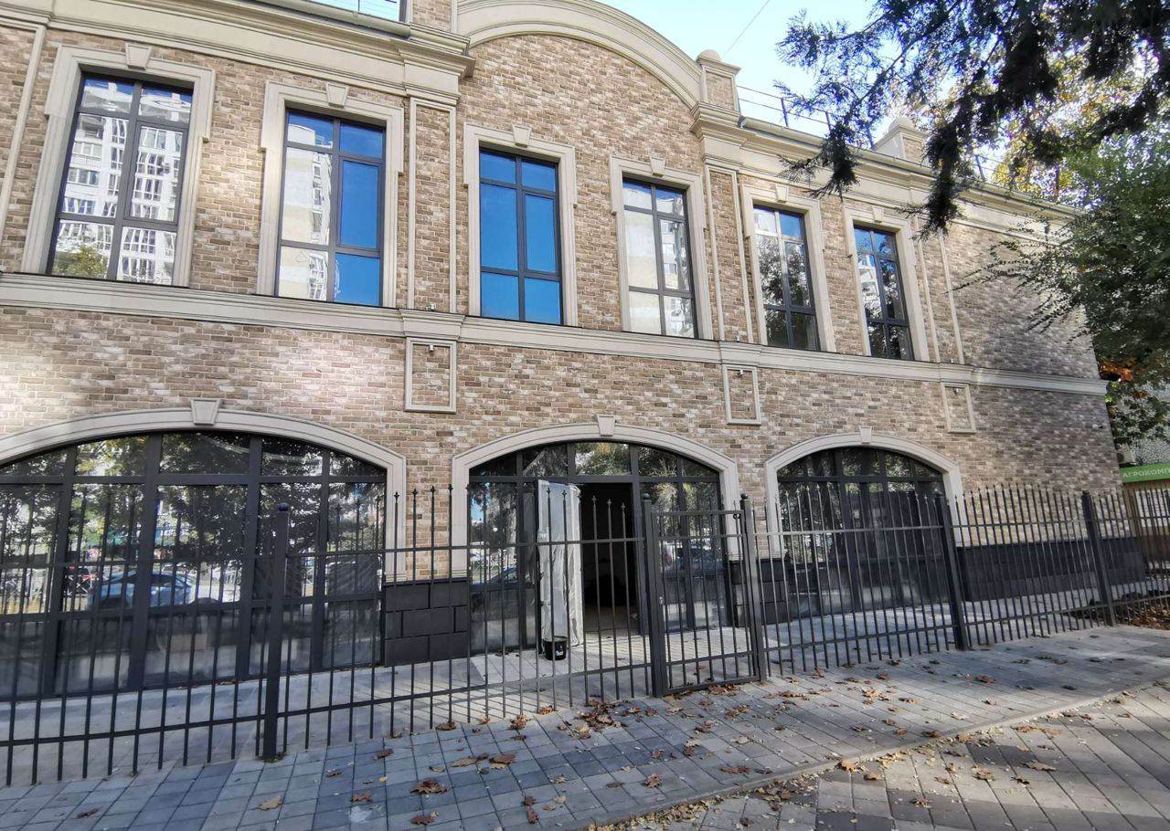 Фасадный декор для общественного здания