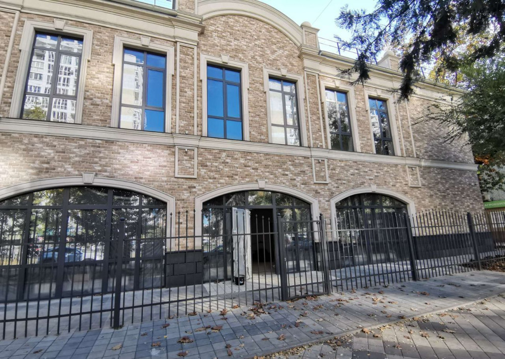 Фасадный декор для общественного здания