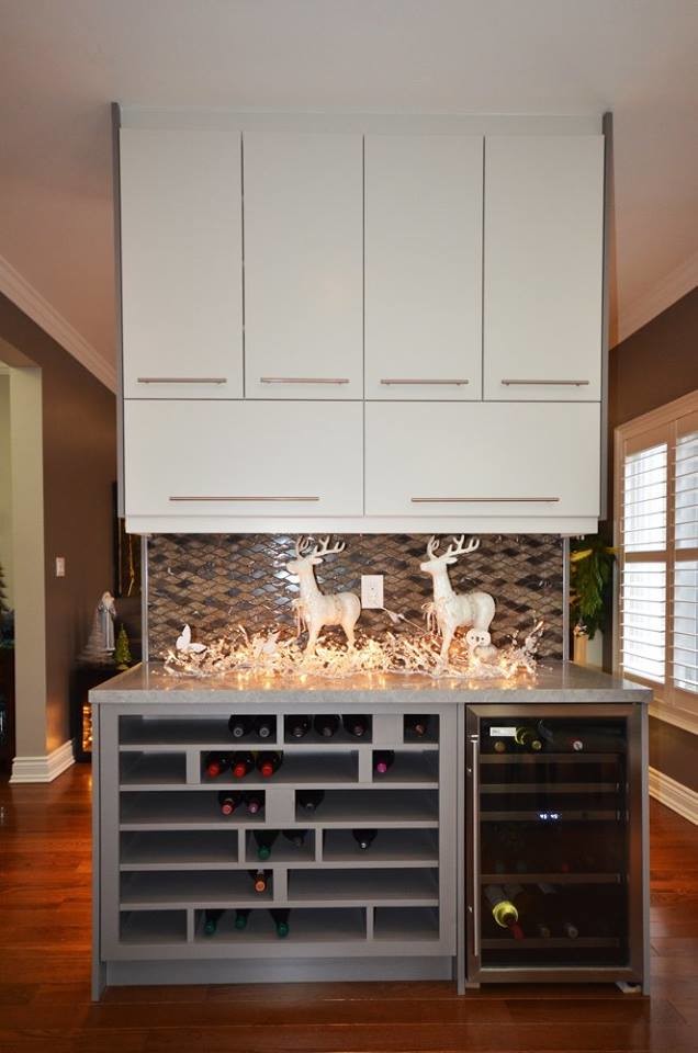 Home design - transitional home design idea in Toronto