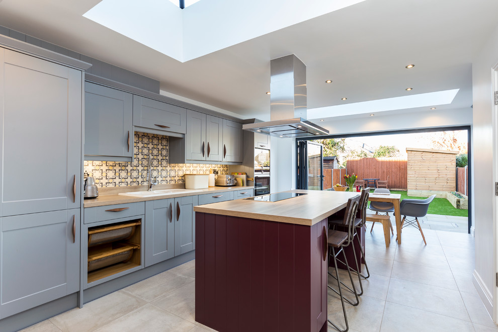 Inspiration for a contemporary kitchen in Surrey.