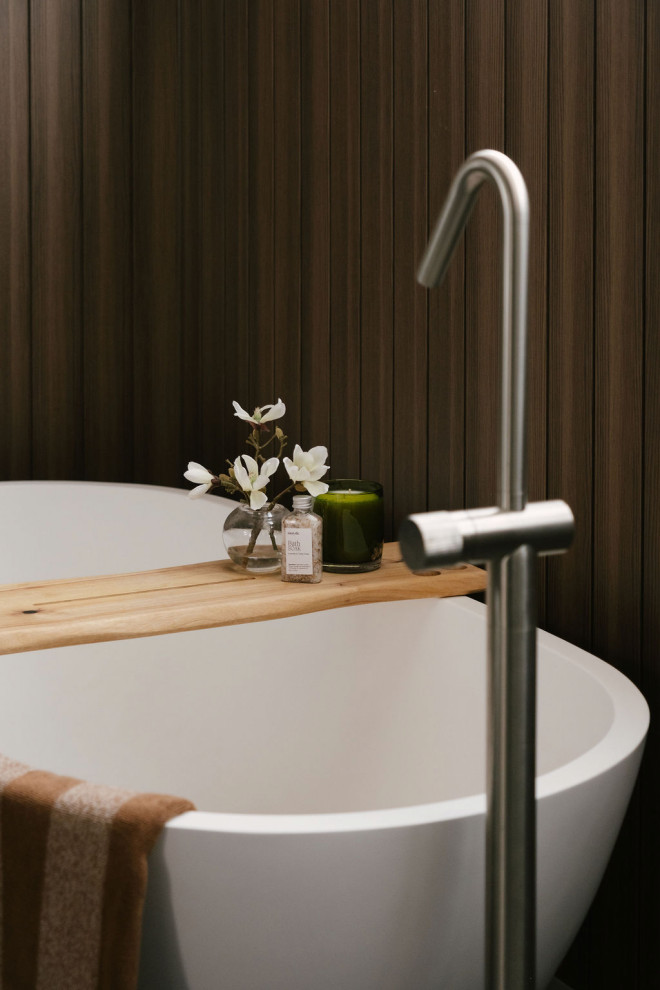 Design ideas for a transitional bathroom in Sydney.