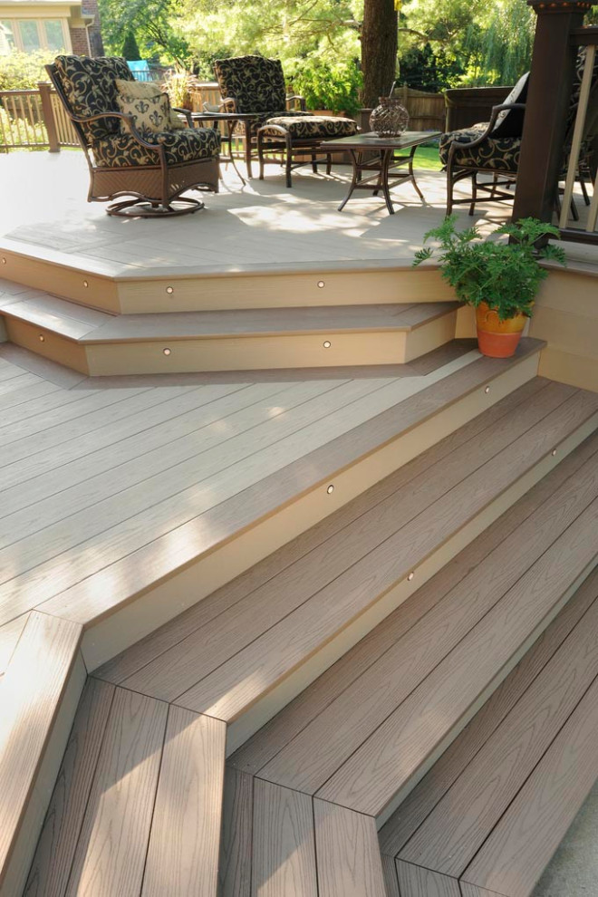 Inspiration for a mid-sized contemporary backyard deck with no cover.