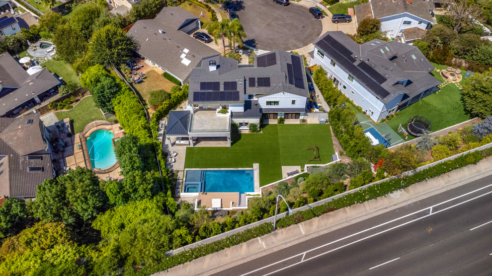 Home design - transitional home design idea in Orange County