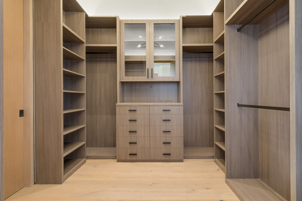 Trendy closet photo in Los Angeles