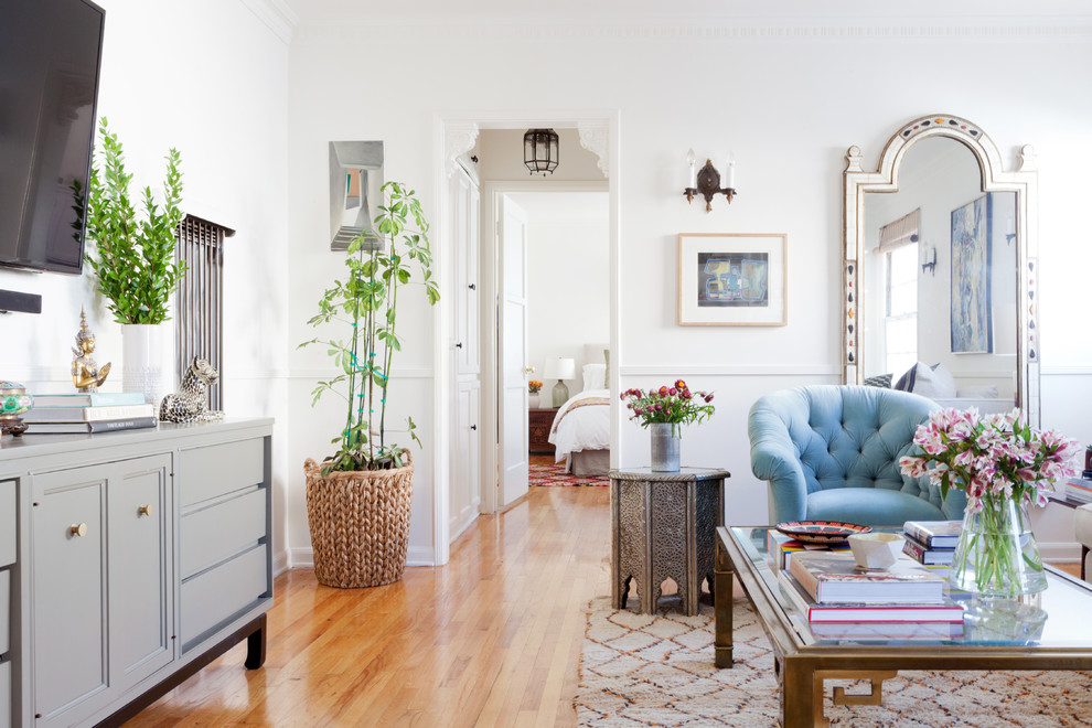 Inspiration for an eclectic home design remodel in Los Angeles