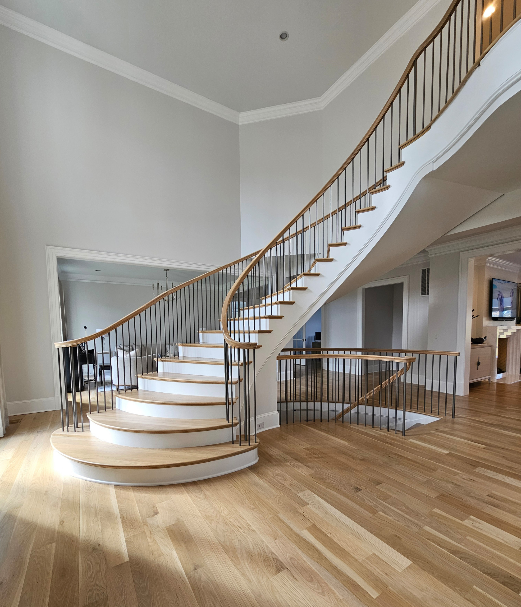 116_Elegant & Eye-catching Curved Staircase, Leesburg VA 20175
