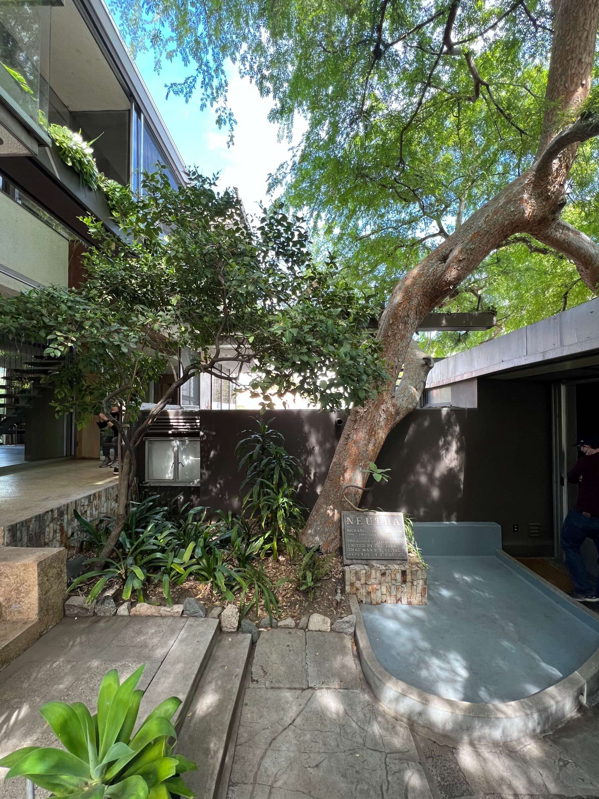 (未使用･未開封品)Vdl Research House: Richard Neutra's Studio [DVD] The VDL House built by Richard Neutra can now be seen from all