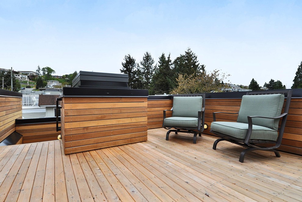 Design ideas for a mid-sized modern deck in Seattle with no cover.