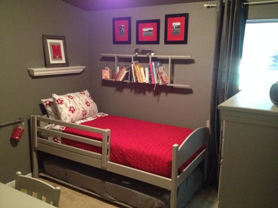 This is an example of a small modern kids' bedroom for kids 4-10 years old and boys in Denver with grey walls and carpet.