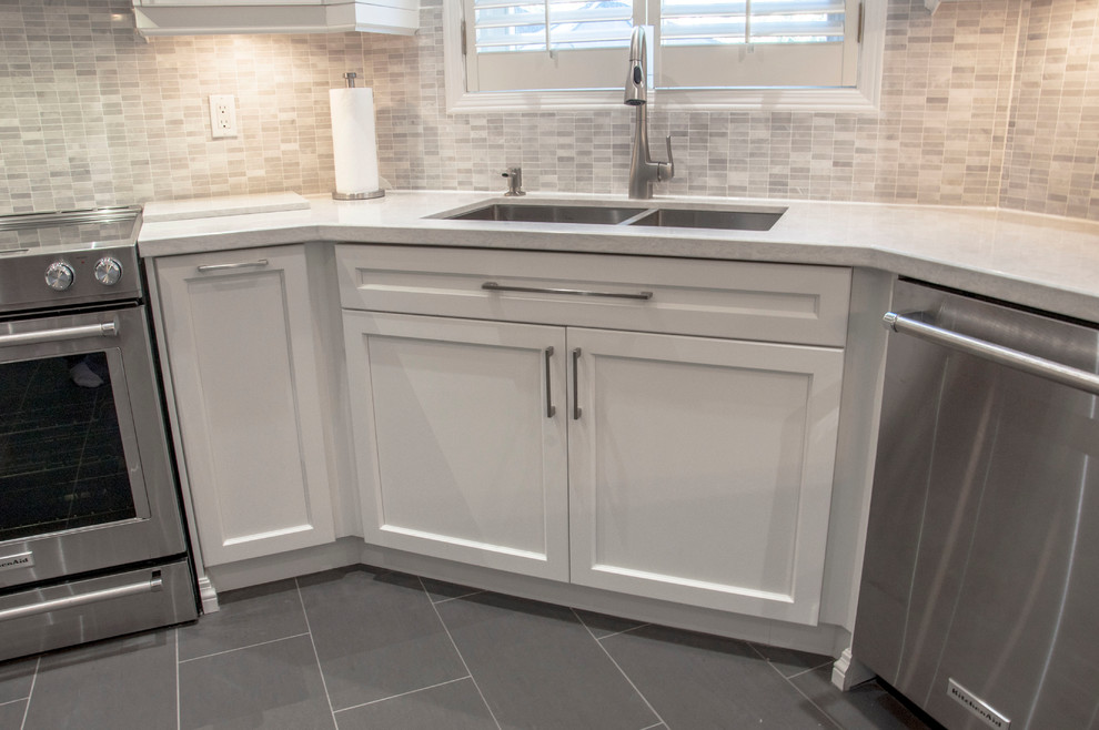 Example of a transitional kitchen design in Toronto