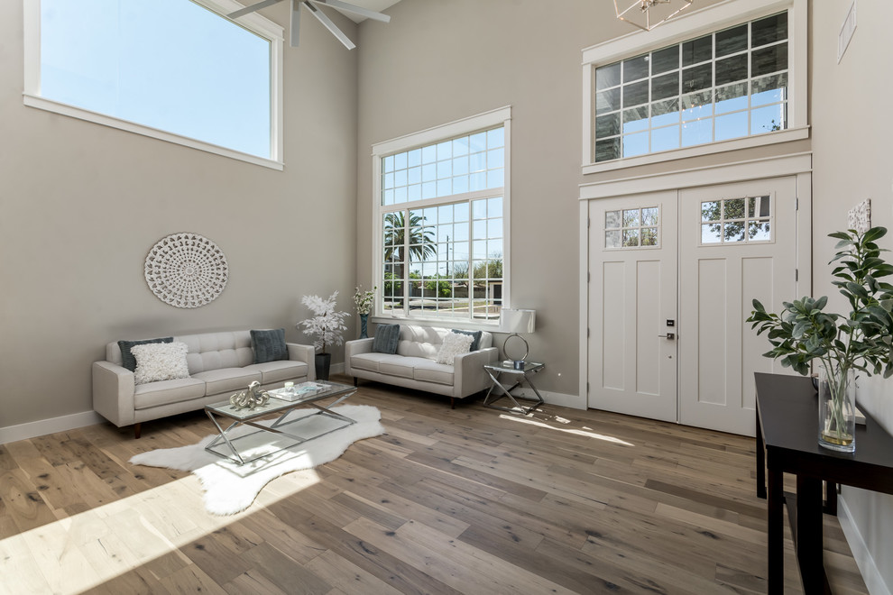 Example of a transitional entryway design in Phoenix