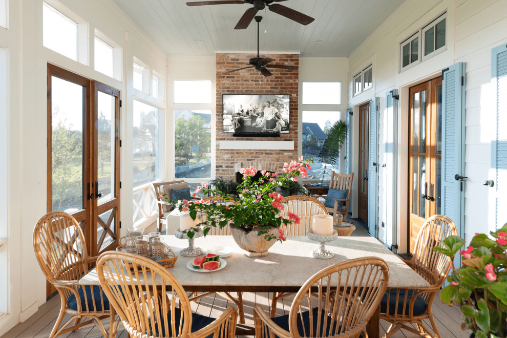 Inspiration for a beach style screened-in verandah in Dallas with decking and a roof extension.