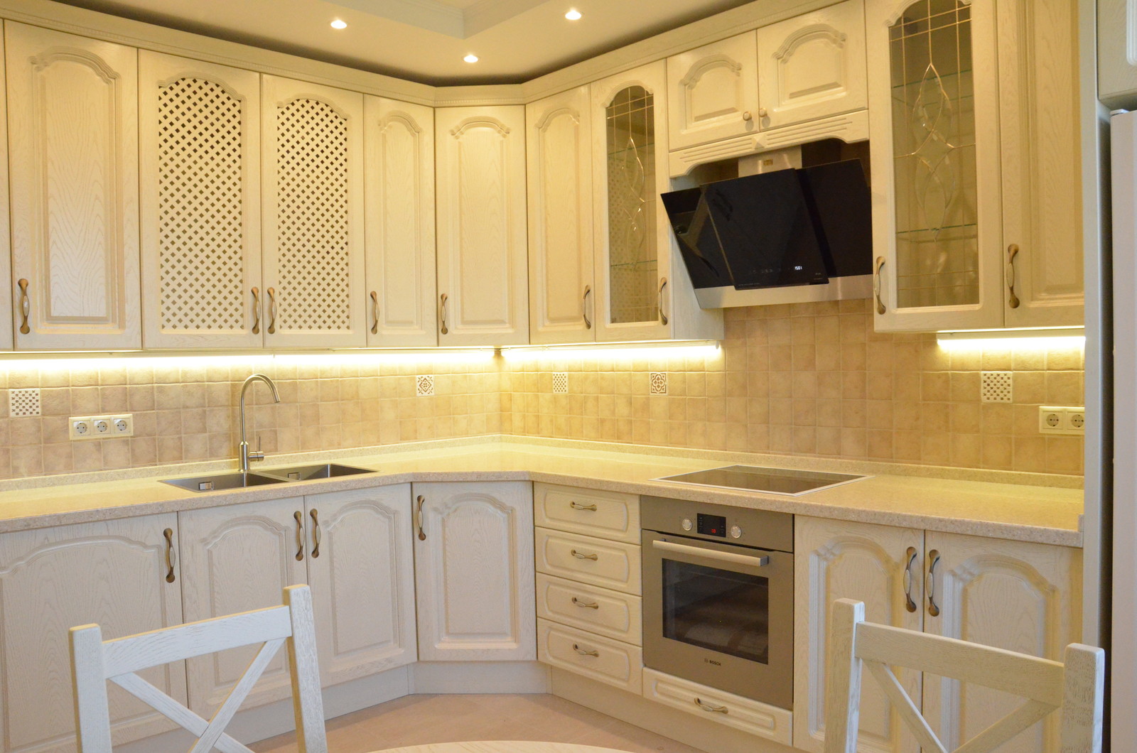 Кухня из массива дуба "Альфа" классика