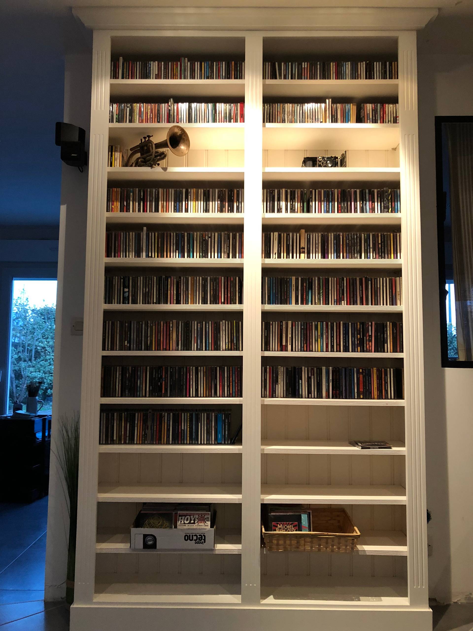 Bibliothèques sur-mesure en hêtre massif peint