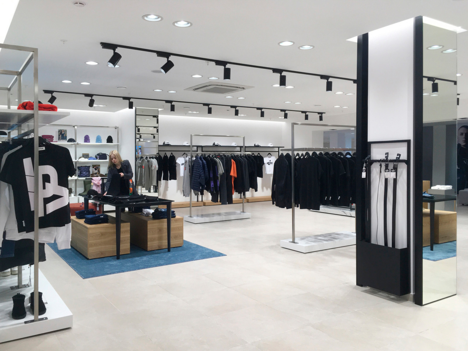 Мультибрендовый бутик "Драйв" ТК "Гостиный двор", г. Челябинск