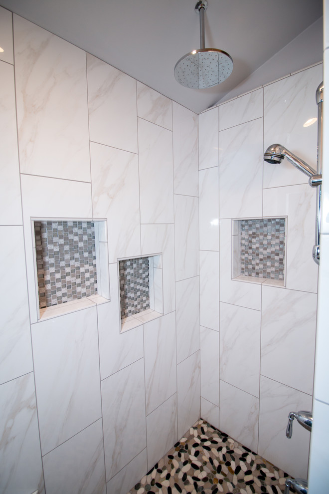 Example of a small transitional master porcelain tile porcelain tile home design design with recessed-panel cabinets, gray cabinets, a two-piece toilet, gray walls, an undermount sink and quartz countertops