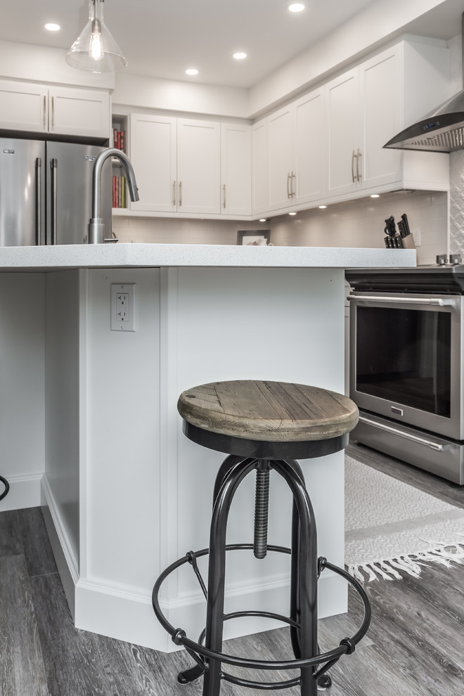 Example of a transitional kitchen design in Toronto