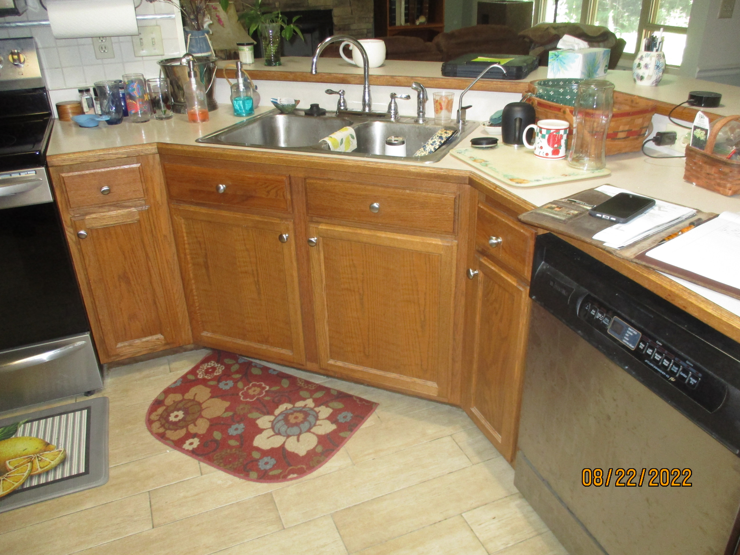 175 Forest View Dr - Kitchen / Flooring