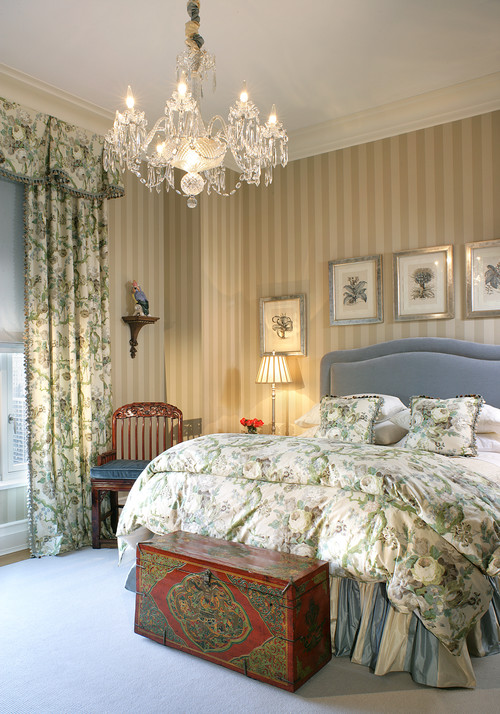 , Stylish Seating for a Traditional Guest Room