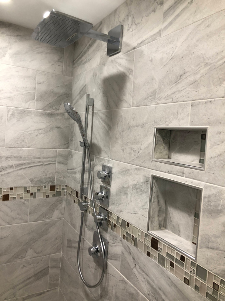 Transitional home design photo in Grand Rapids