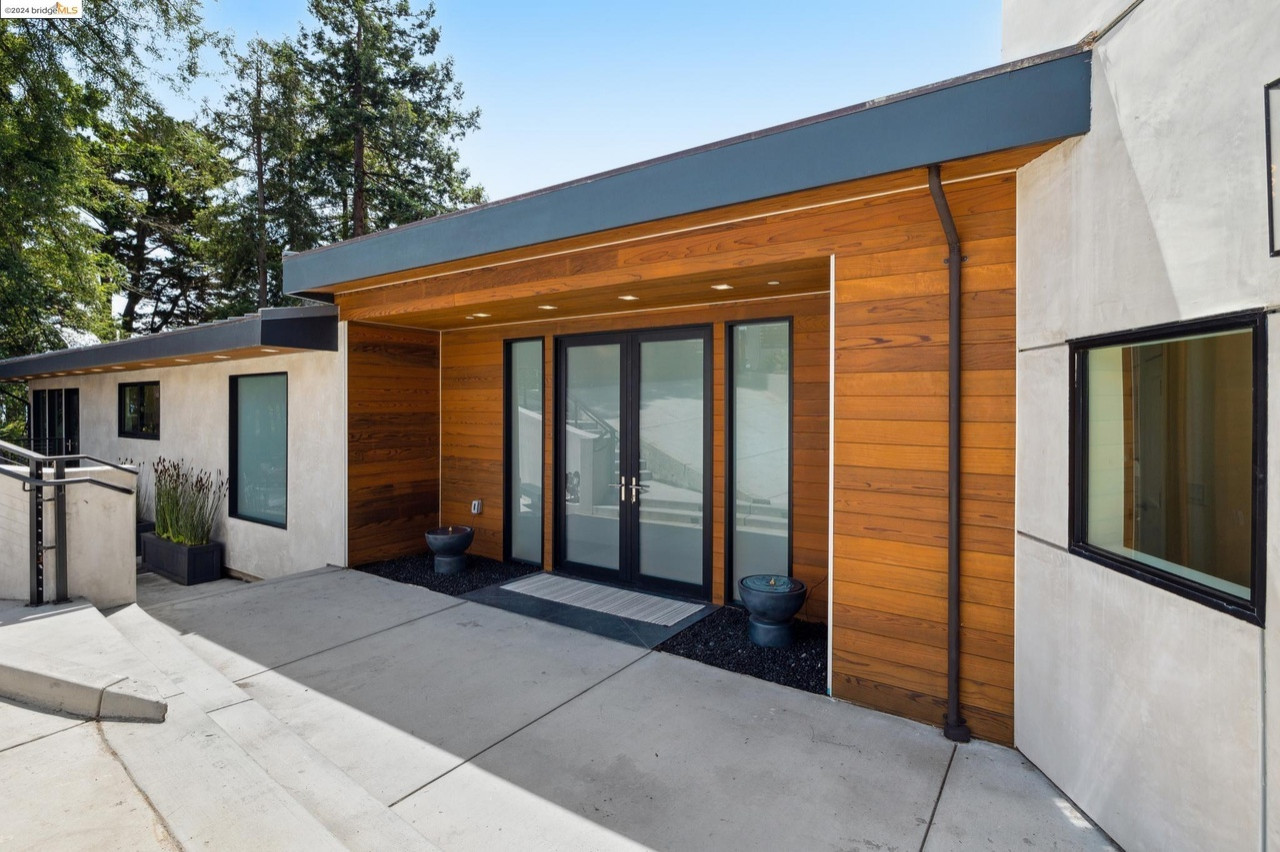 Modern House - Moyer Place