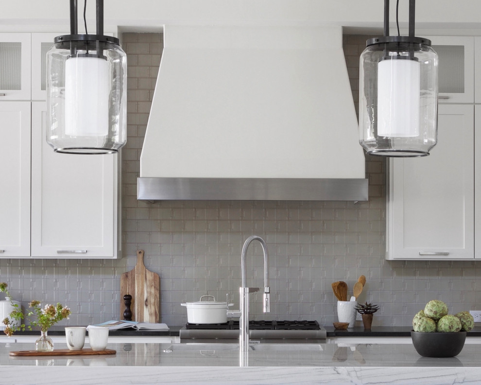 Example of a transitional kitchen design in Dallas