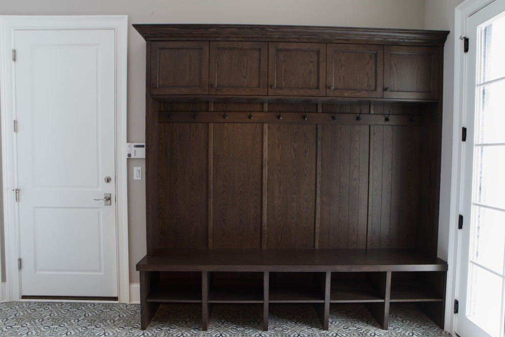 Transitional home design photo in Chicago