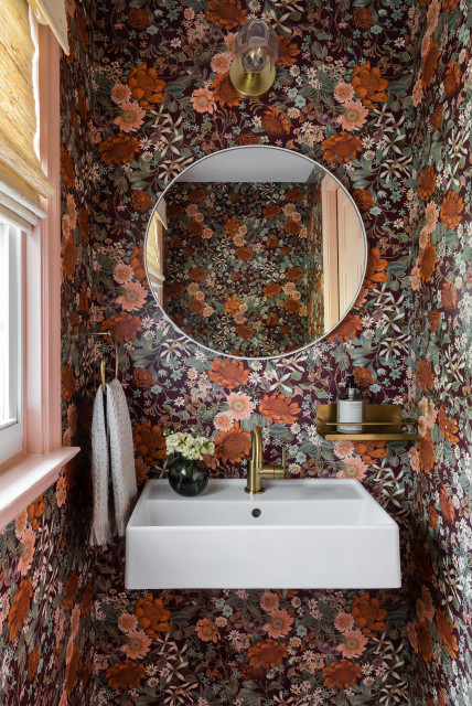 West Roxbury Bungalow klassisk-lille-badevaerelse