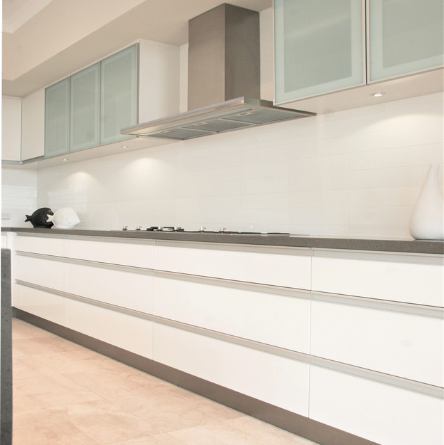 Kitchen - Seemeless Pullout Storage modern-koek