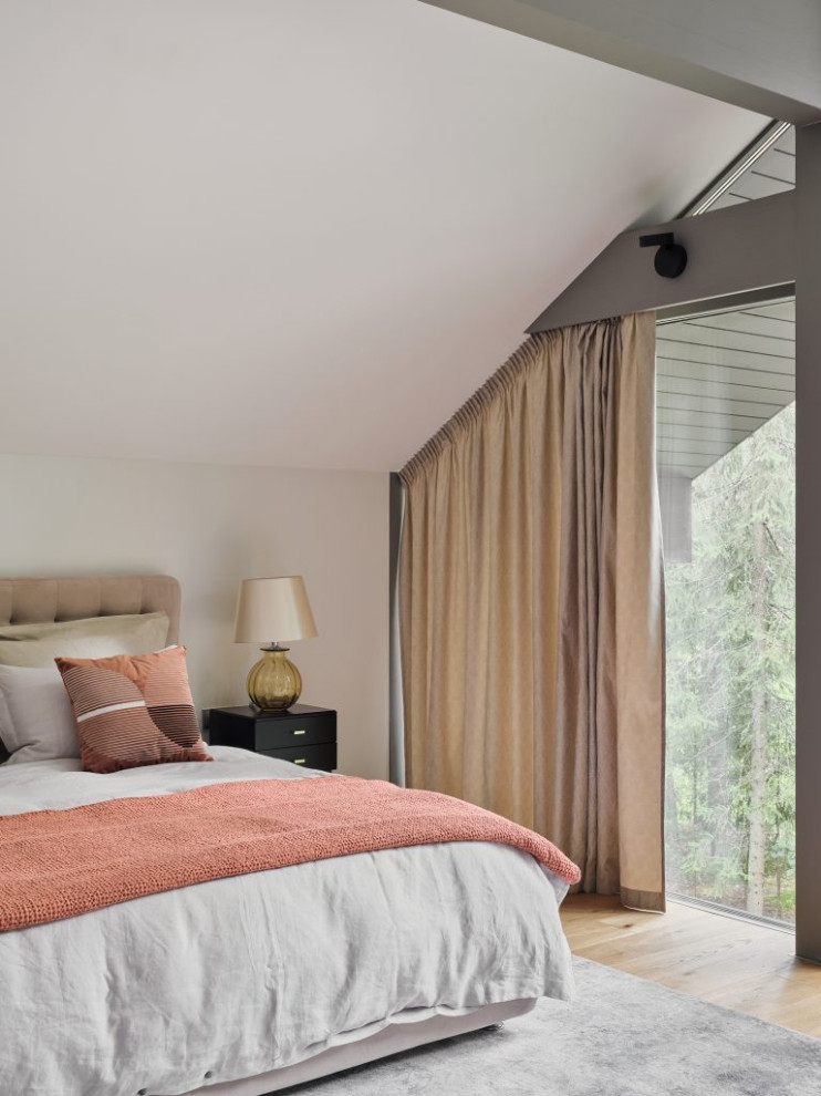 Дом в лесу у озера