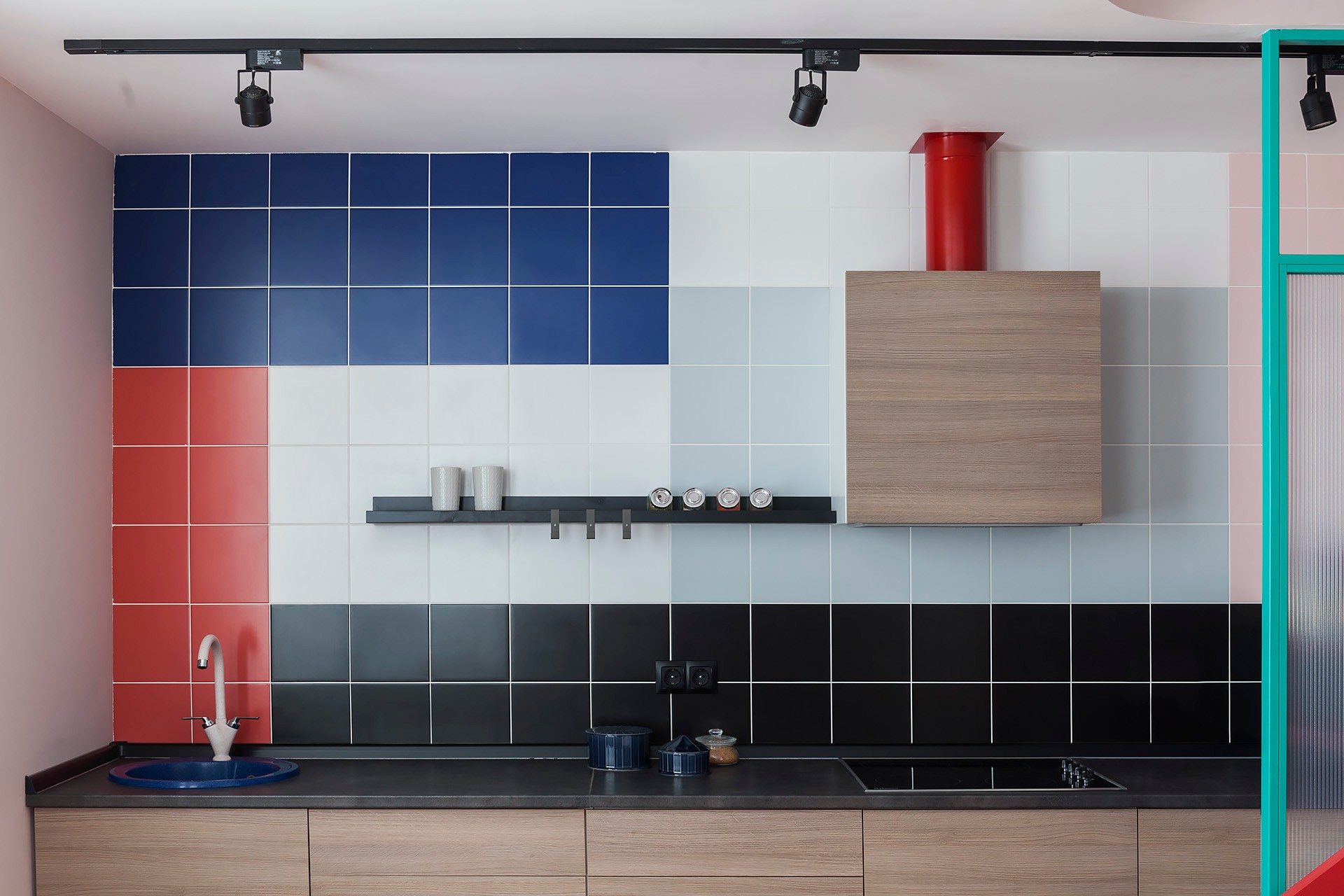 Красочные двухэтажные аппартаменты