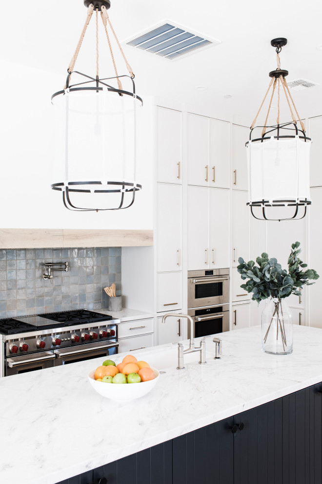 Transitional kitchen photo in Phoenix