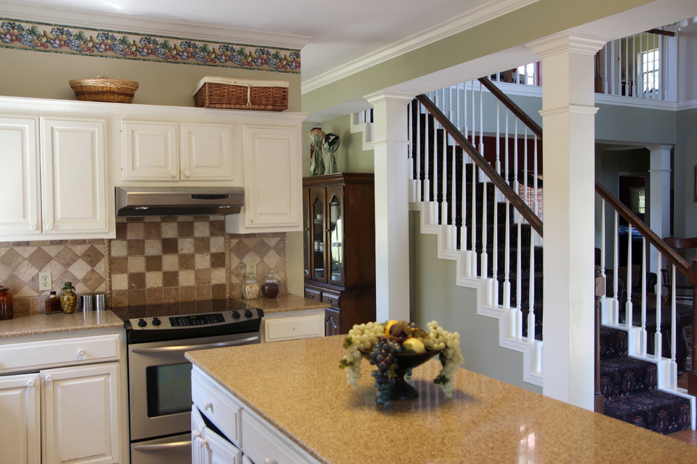 Inspiration for a transitional kitchen remodel in Austin