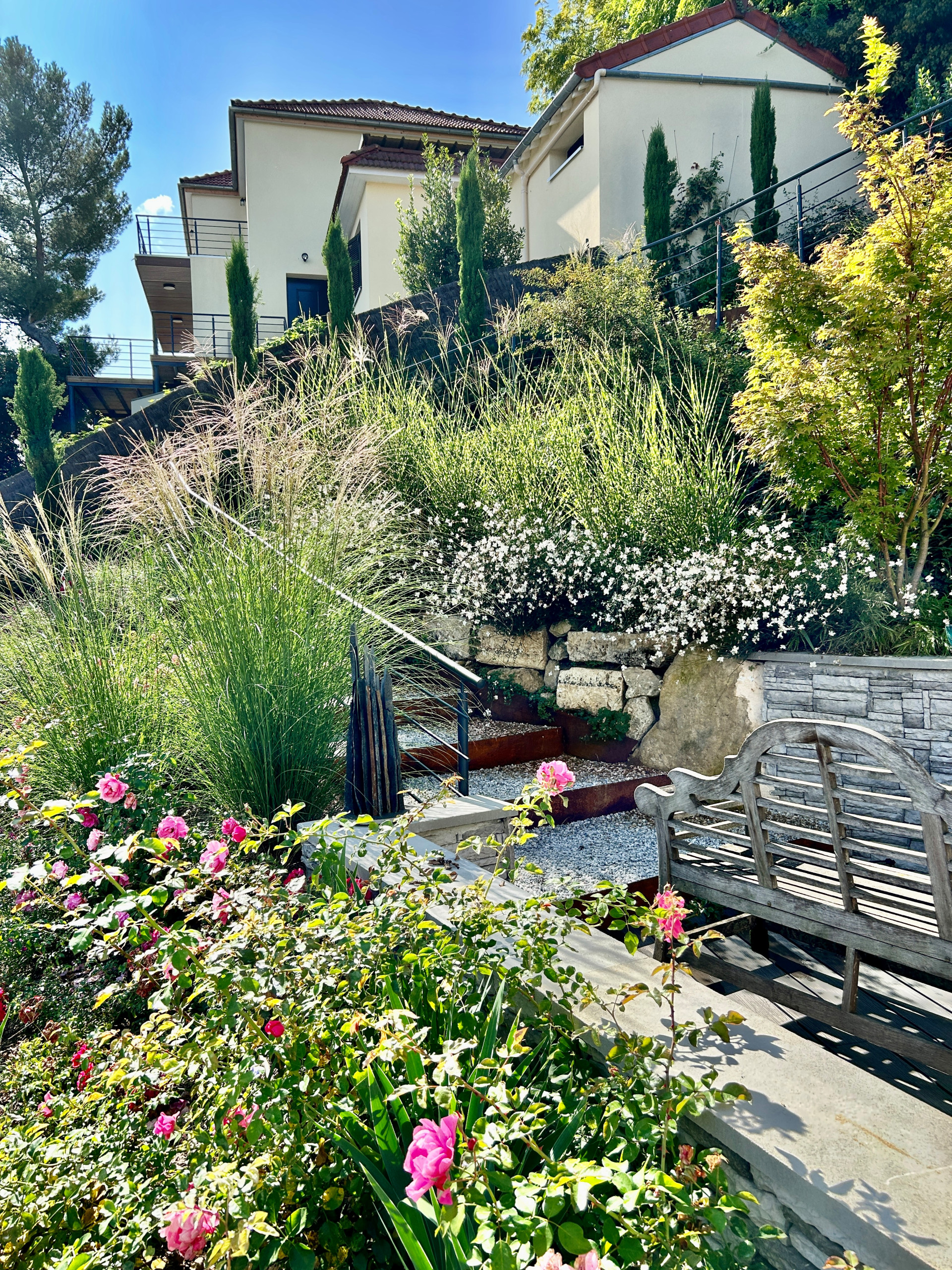 Jardin sur les falaises rocheuses