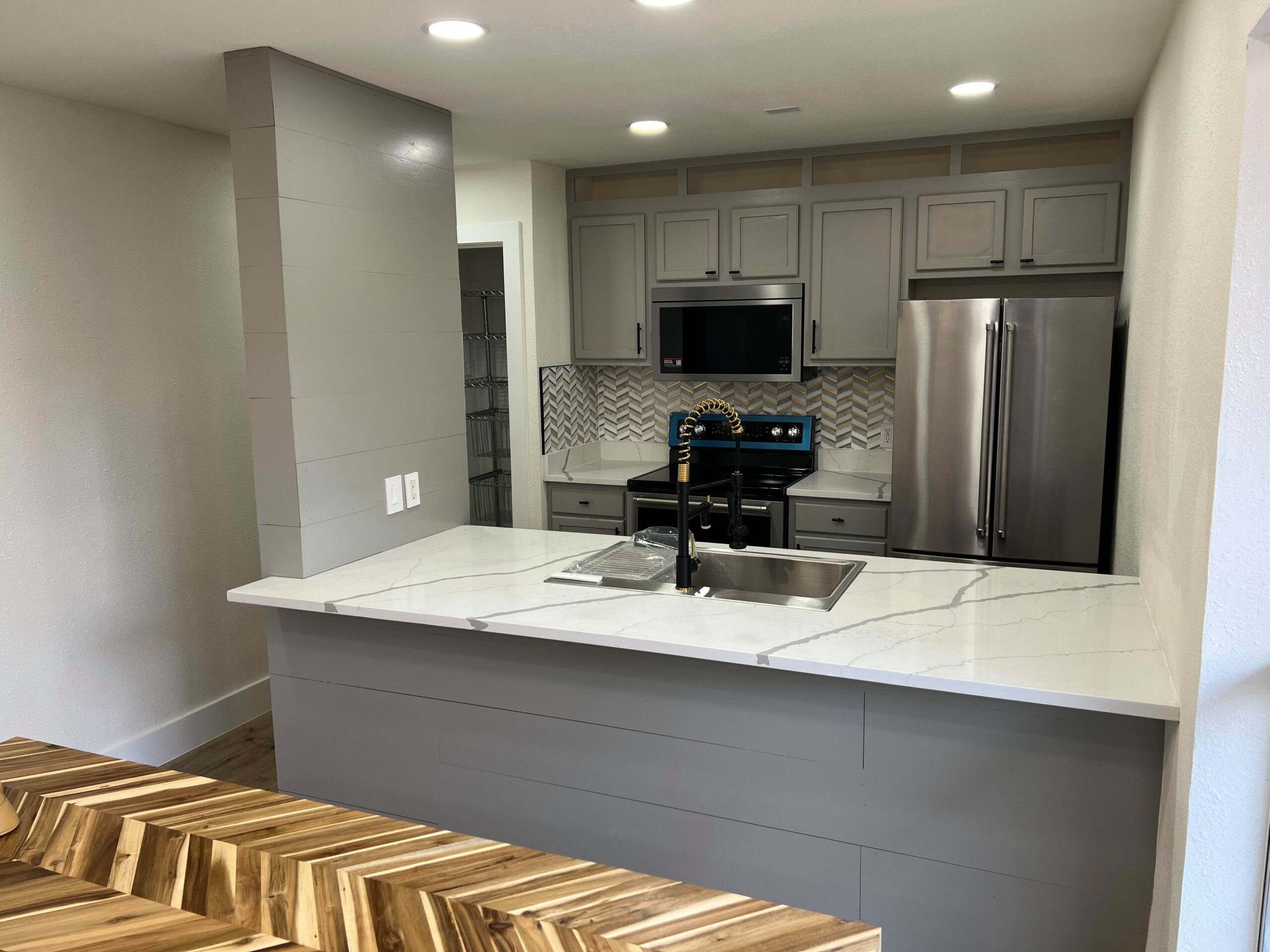 Minimalist kitchen photo in Dallas