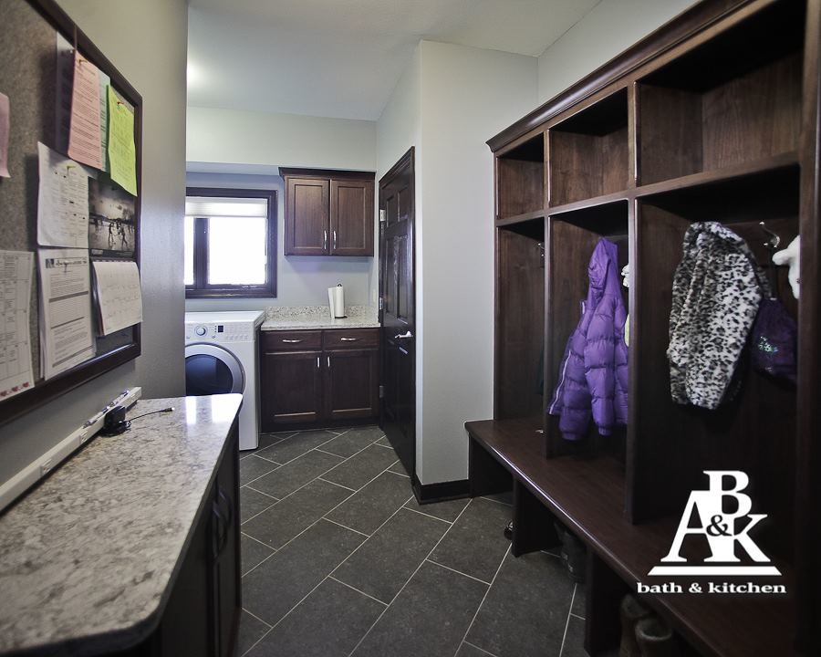 This is an example of a traditional laundry room in Milwaukee.