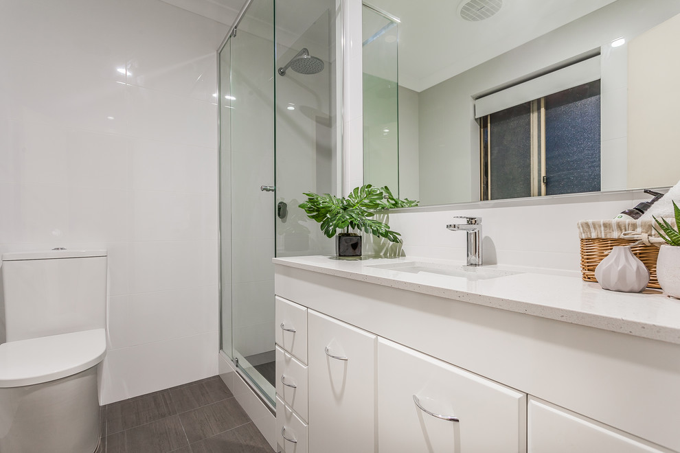 Photo of a modern bathroom in Perth.