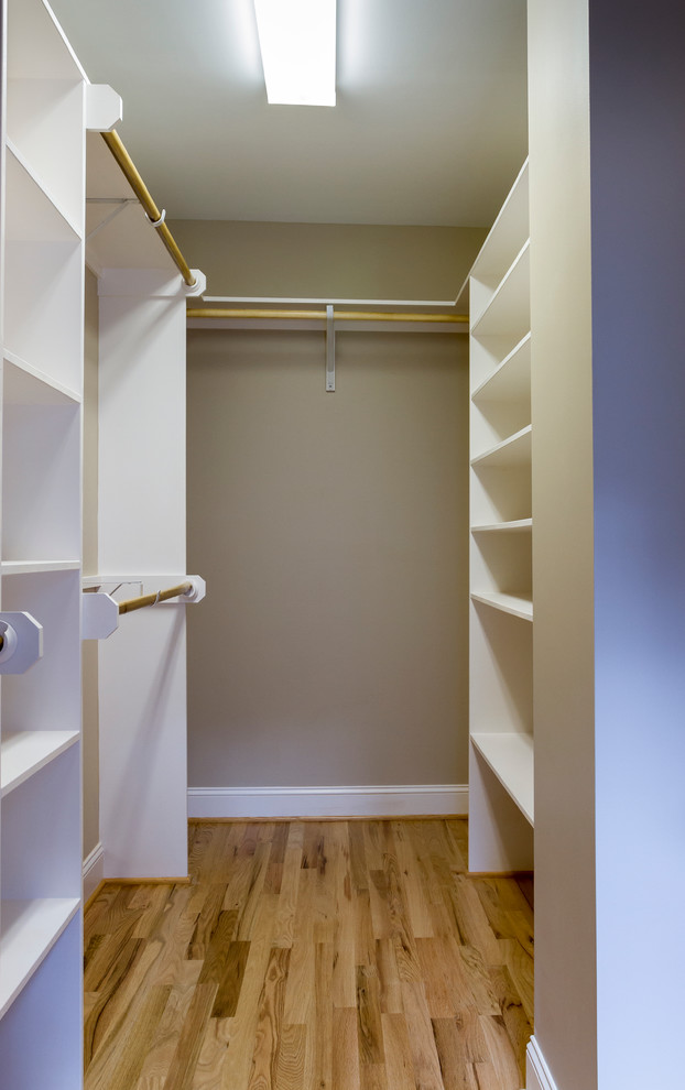 Design ideas for a traditional storage and wardrobe in Raleigh.