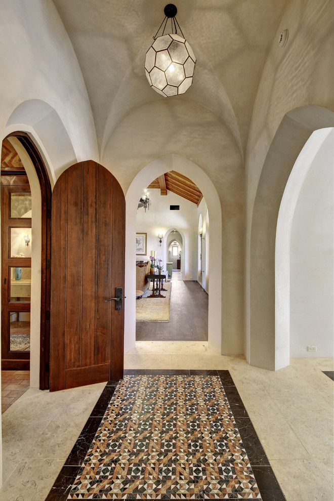 Example of a transitional home design design in Austin