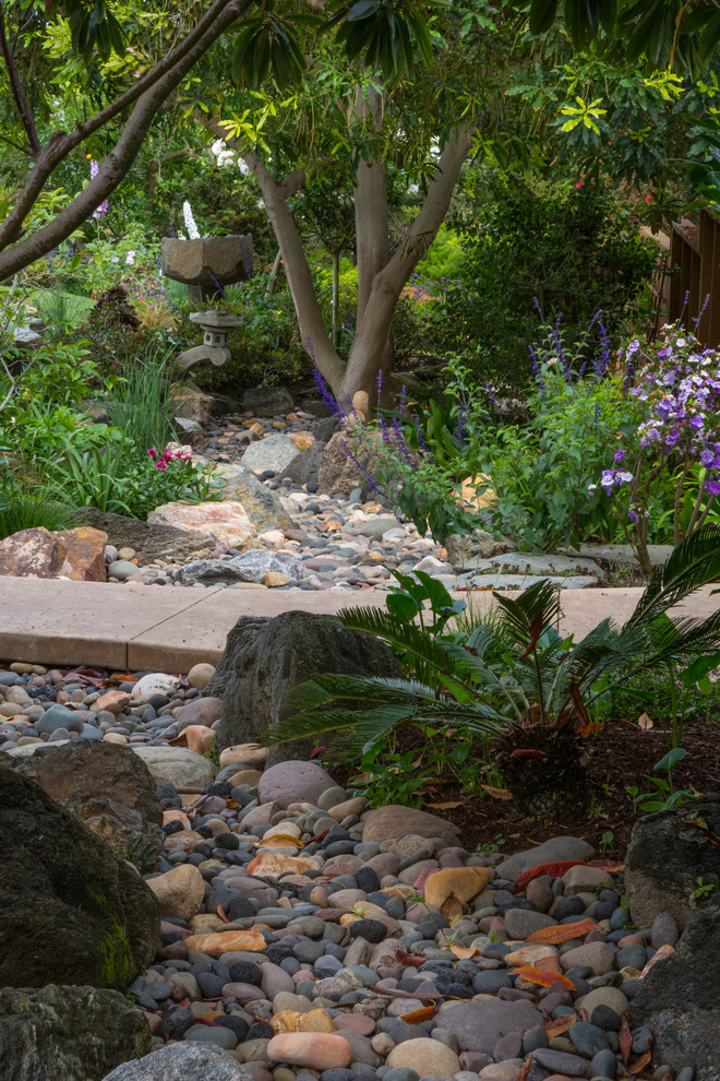 Design ideas for a traditional drought-tolerant and full sun backyard brick landscaping in San Diego.
