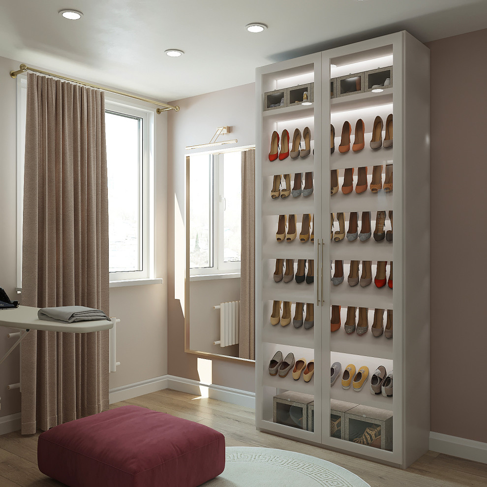 Трехкомнатная квартира для молодой девушки