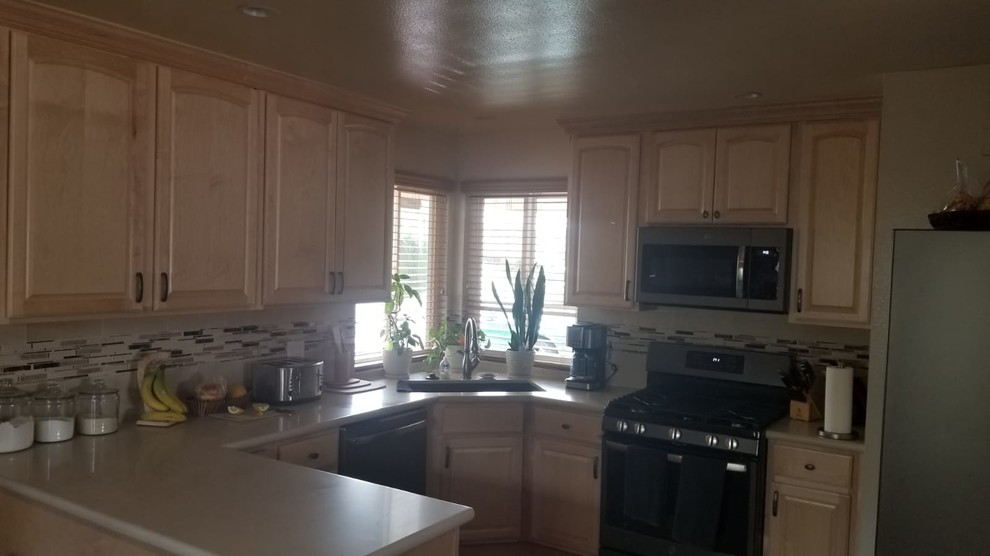 Thousand Oaks,- Kitchen
