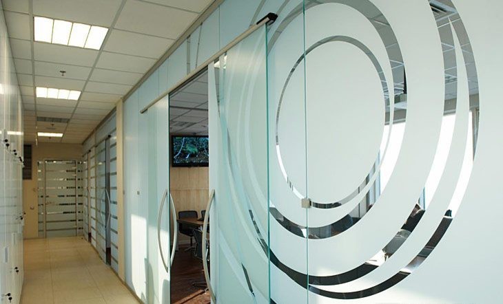 Декорирование стекла пленками