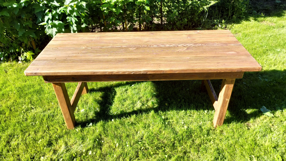 Стол на веранду