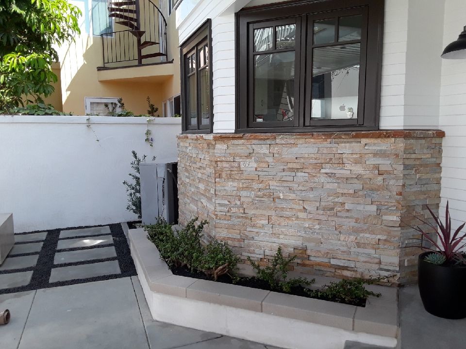Inspiration for a small contemporary backyard full sun garden in Orange County with a fire feature and concrete pavers.