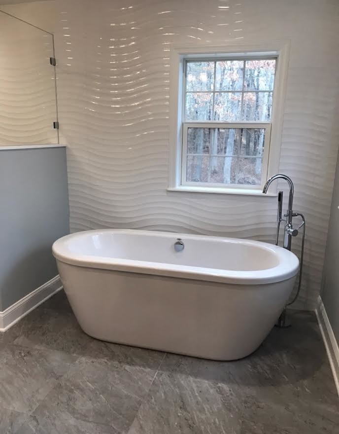 Design ideas for a mid-sized transitional master bathroom in New York with white tile, grey walls, marble floors and grey floor.
