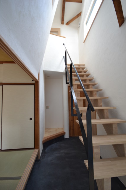 北町の家 asiatique-escalier